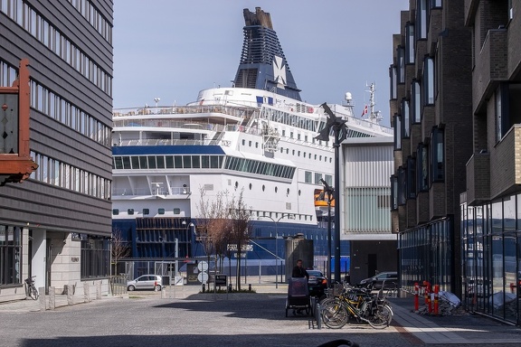 Ferry in the hoods