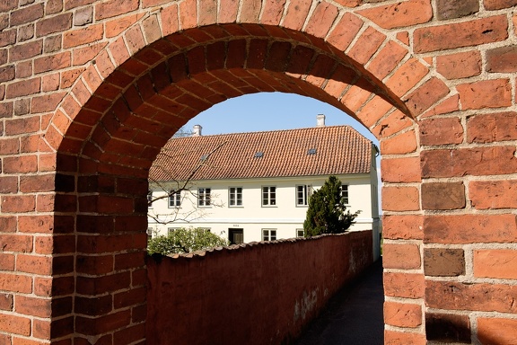 Gate