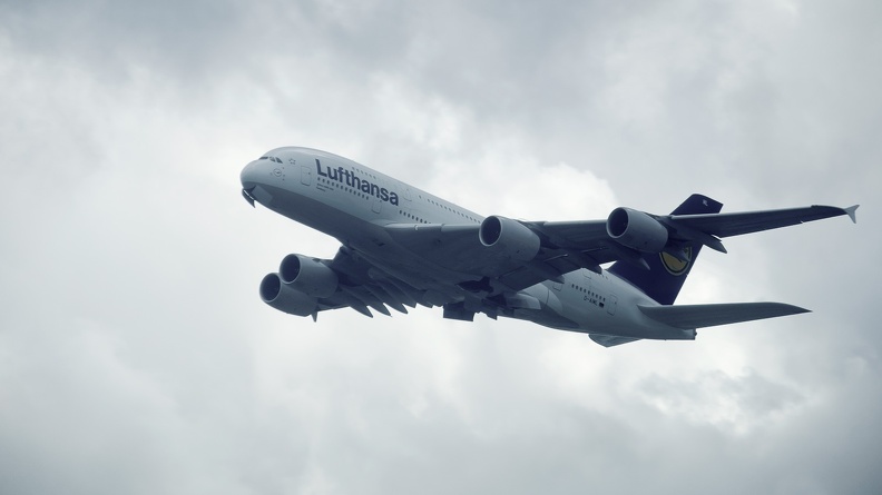 Lufthansa A380.jpg