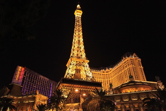 Paris by night. Or?