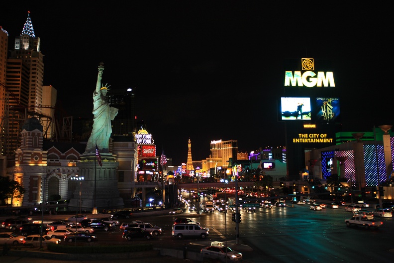 Las Vegas by night.jpg