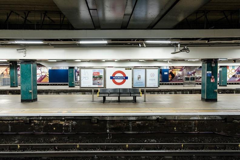 Empty platform Moorgate.jpg