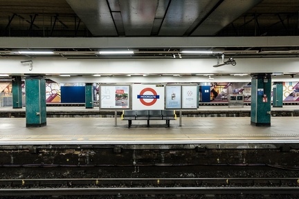 Empty platform Moorgate