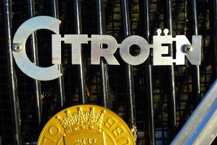 Citroën front emblem