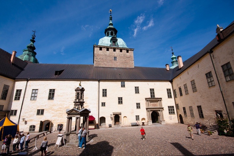 Kalmar Castle inner yard.jpg